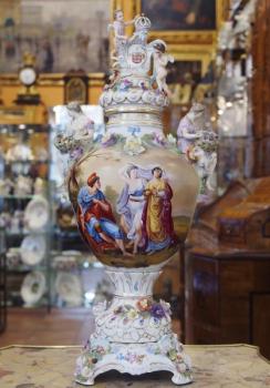 Porcelánová váza s víkem