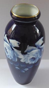 Kobaltová porcelánová váza, s růžemi - Dubí Kobaltová porcelánová váza, s růžemi - Dubí