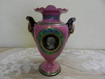 Růžová porcelánová váza v empírovém stylu - 19.st. Růžová porcelánová váza v empírovém stylu - 19.st.