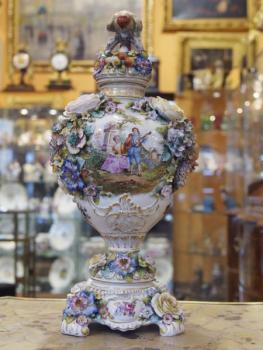 Porcelánová váza s víkem