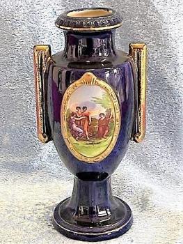 Tři grácie - porcelánová váza ve tvaru amfory